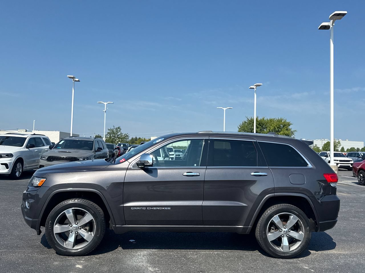 Used 2015 Jeep Grand Cherokee Overland w/ Advanced Technology Group AWD/4WD image 6