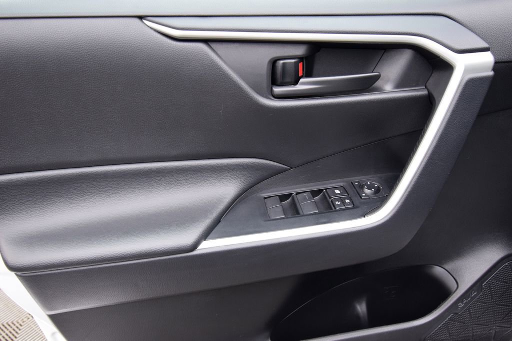 Used 2024 Toyota RAV4 LE image 23
