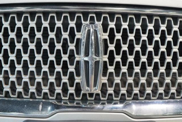 Used 2017 Lincoln MKZ Select w/ Climate Package FWD image 4