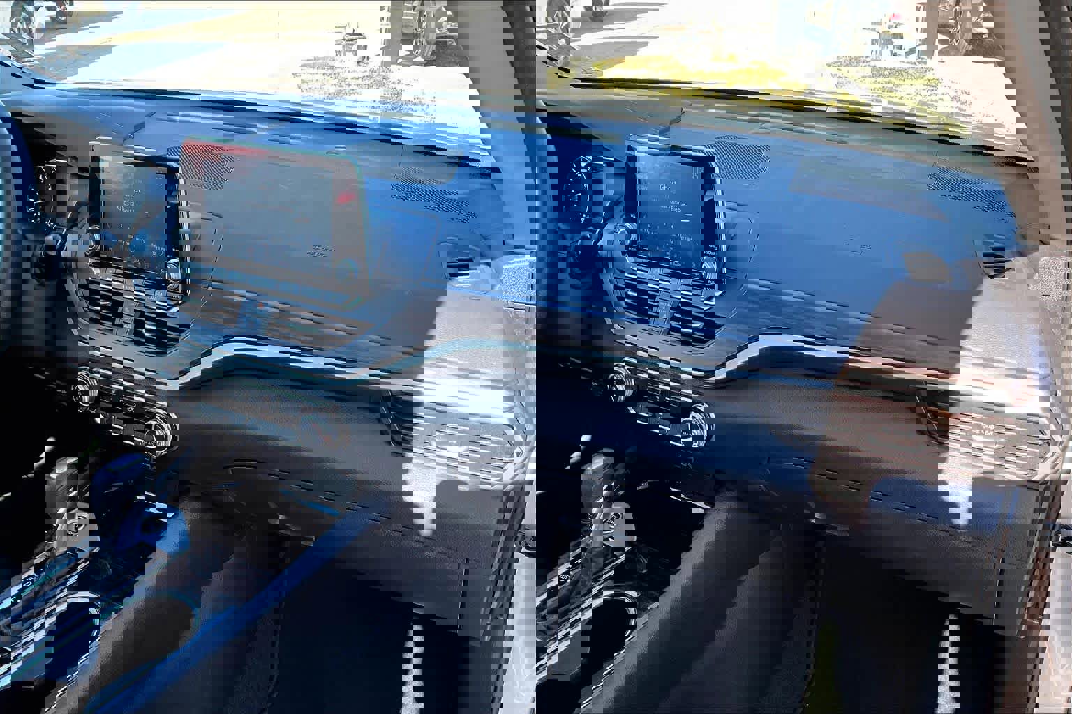 Used 2024 Nissan Altima 2.5 SV image 15