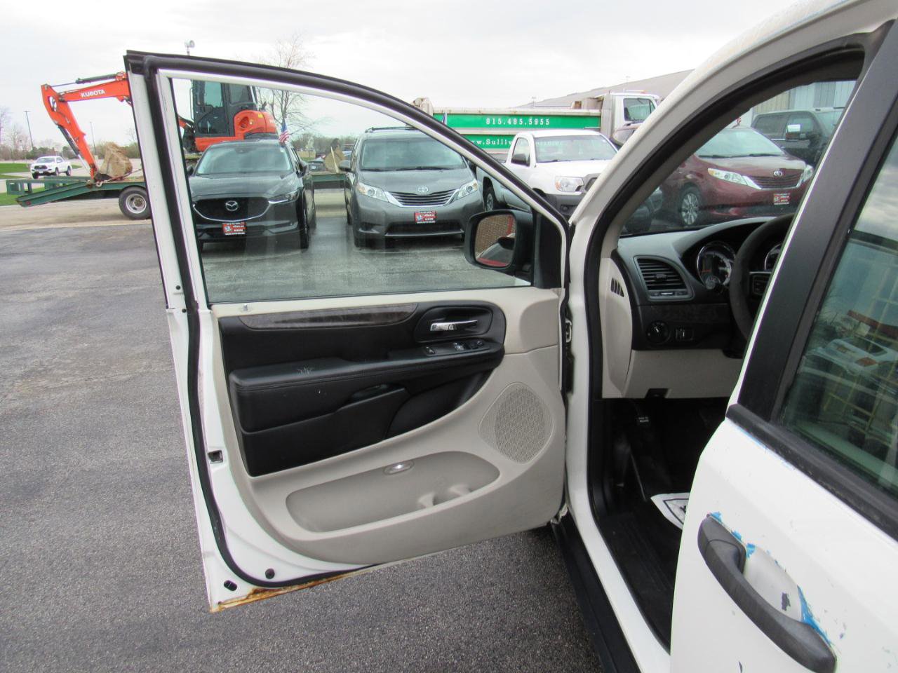 Used 2011 Dodge Grand Caravan image 10