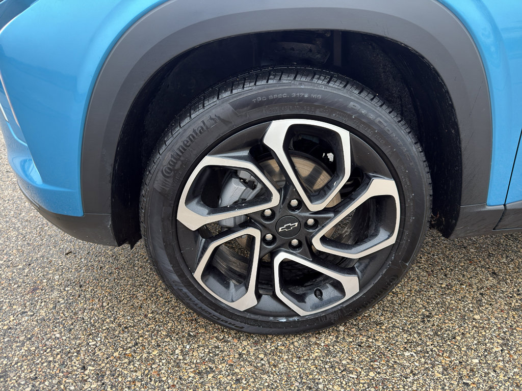 Used 2025 Chevrolet Trax RS w/ Sunroof Package image 9