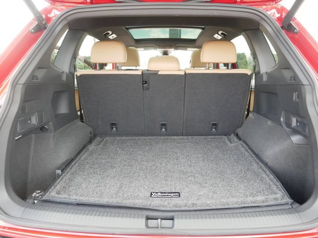 Certified 2024 Volkswagen Tiguan SE R-Line AWD/4WD image 17