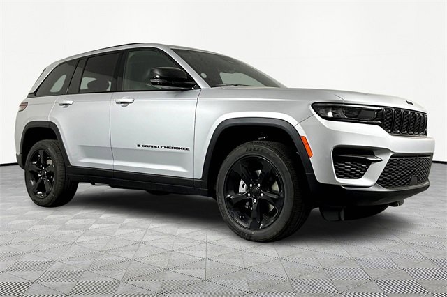 New 2025 Jeep Grand Cherokee Altitude image 3
