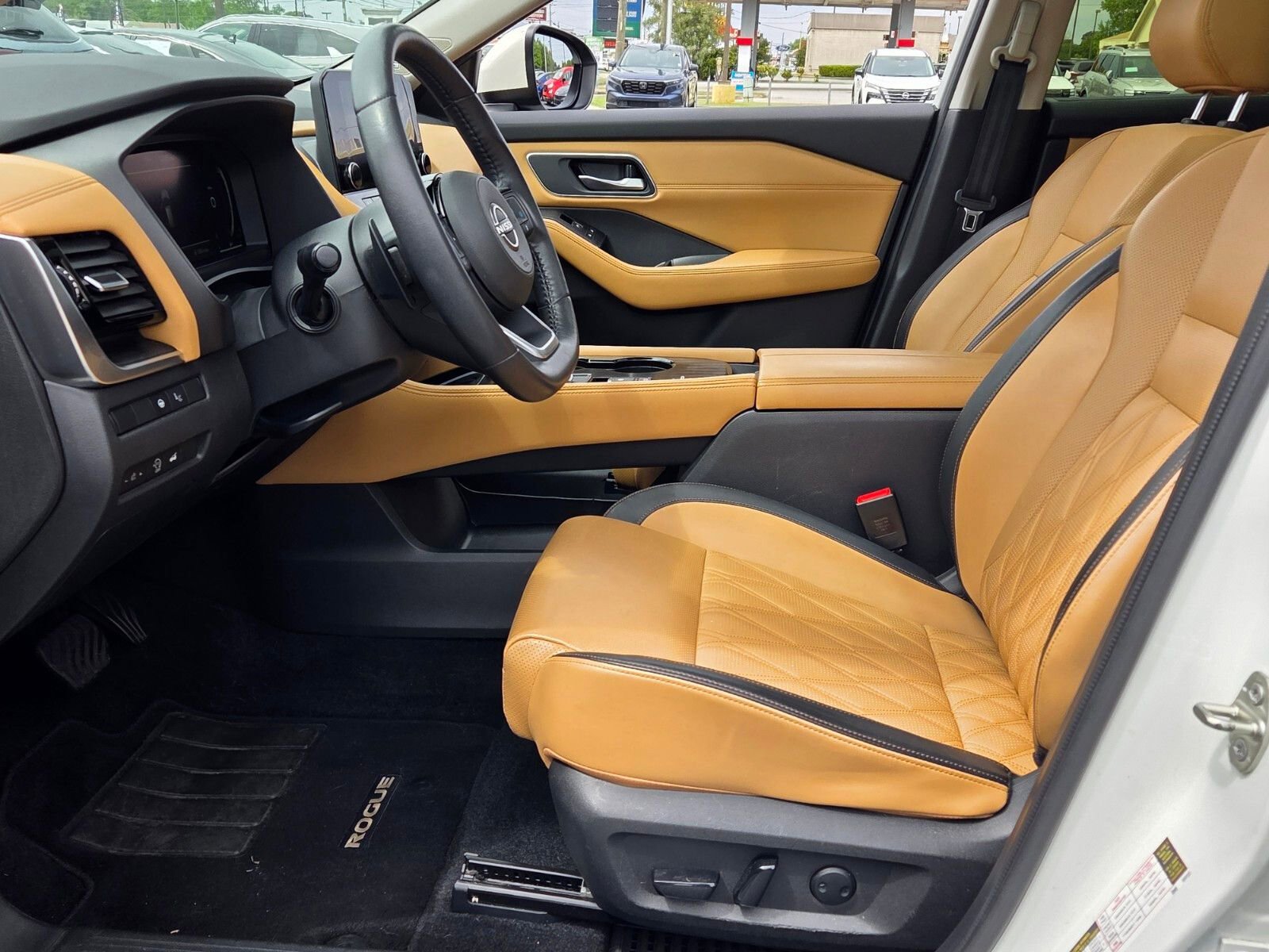 Used 2023 Nissan Rogue Platinum w/ Platinum Premium Package image 5