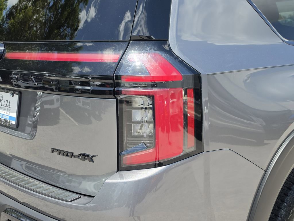 Used 2025 Nissan Armada PRO-4X w/ Pro-4X Premium Package AWD/4WD image 8