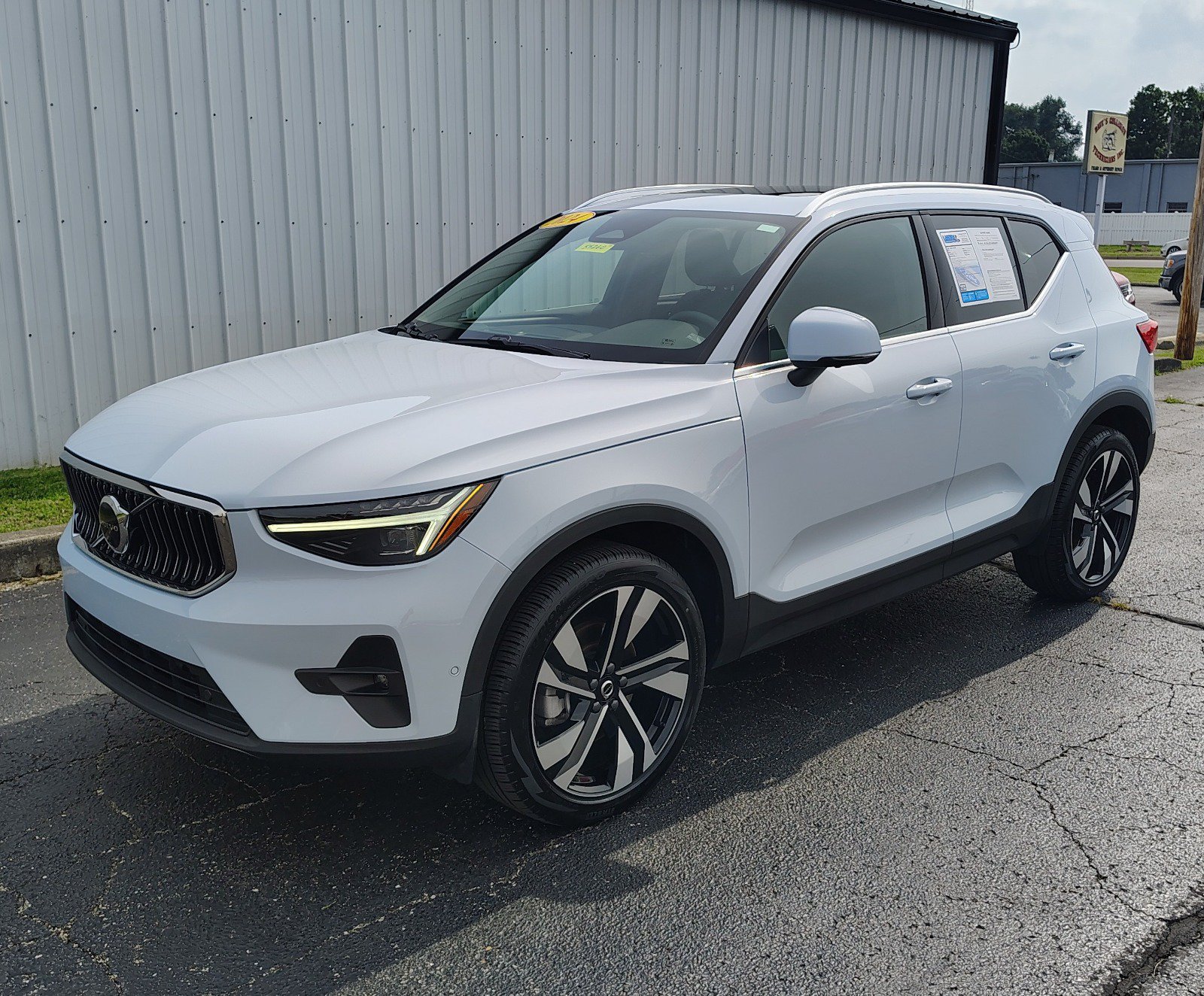 Used 2024 Volvo XC40 B5 Ultimate w/ Protection Package Premier