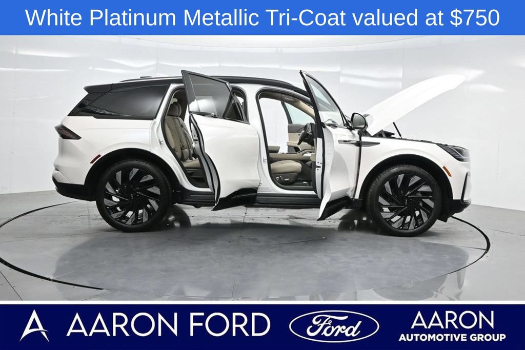 Used 2025 Lincoln Nautilus Reserve w/ Jet Appearance Package AWD/4WD image 3