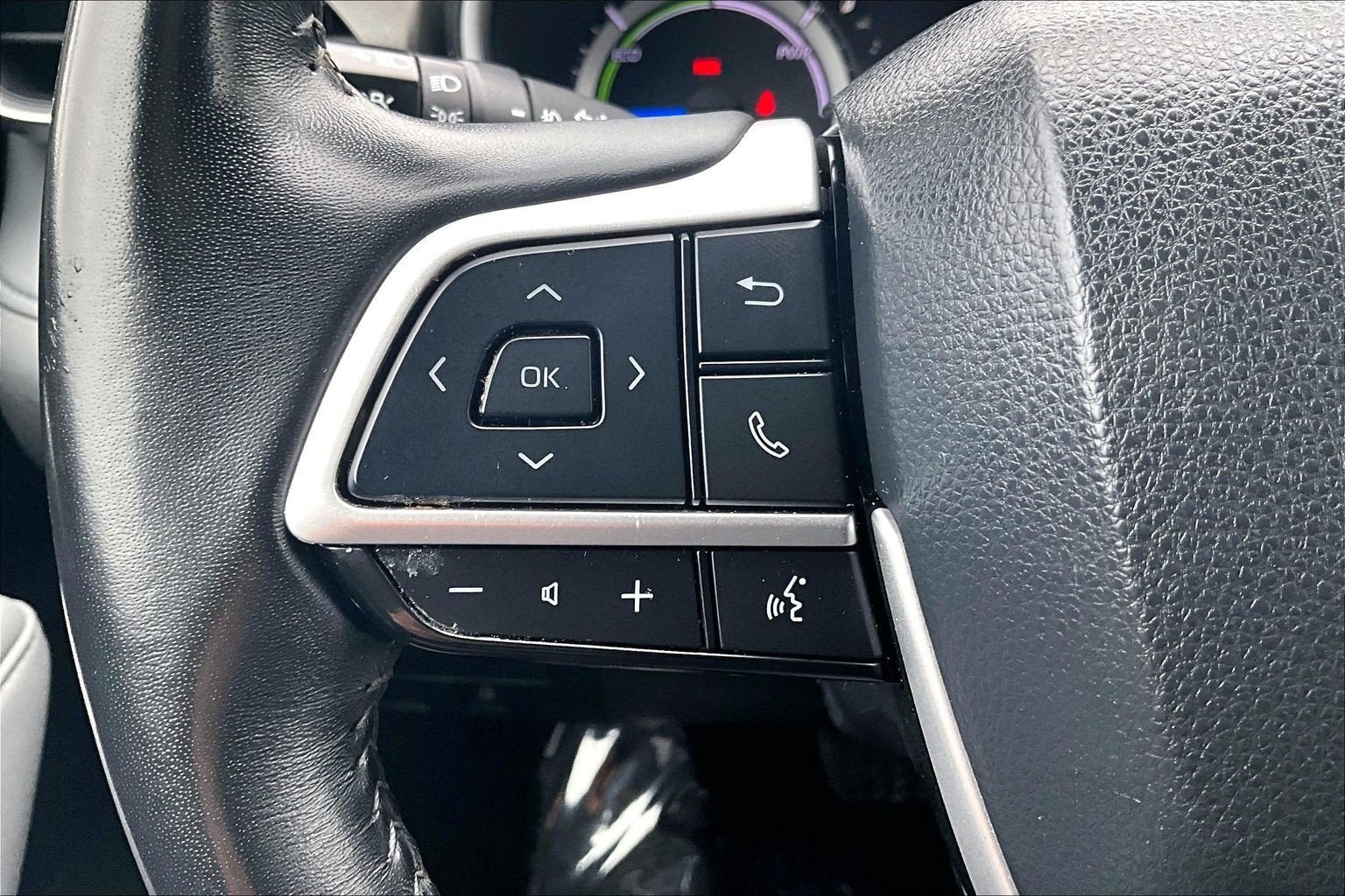 Used 2023 Toyota Highlander XLE AWD/4WD image 17