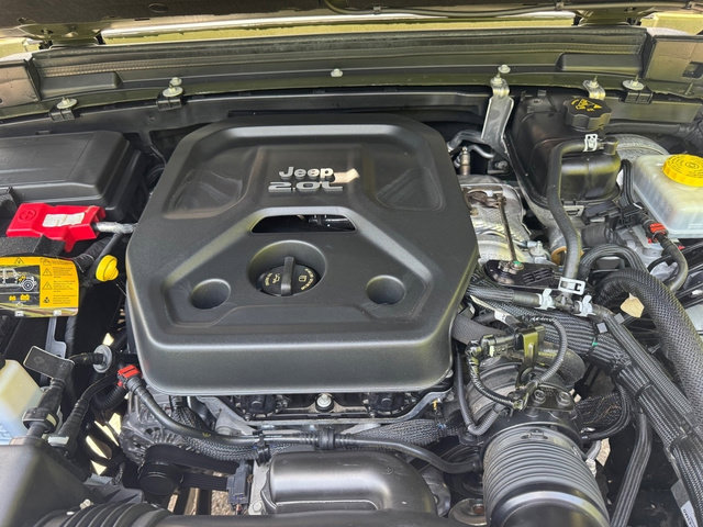 Used 2021 Jeep Wrangler Unlimited Sahara AWD/4WD image 9