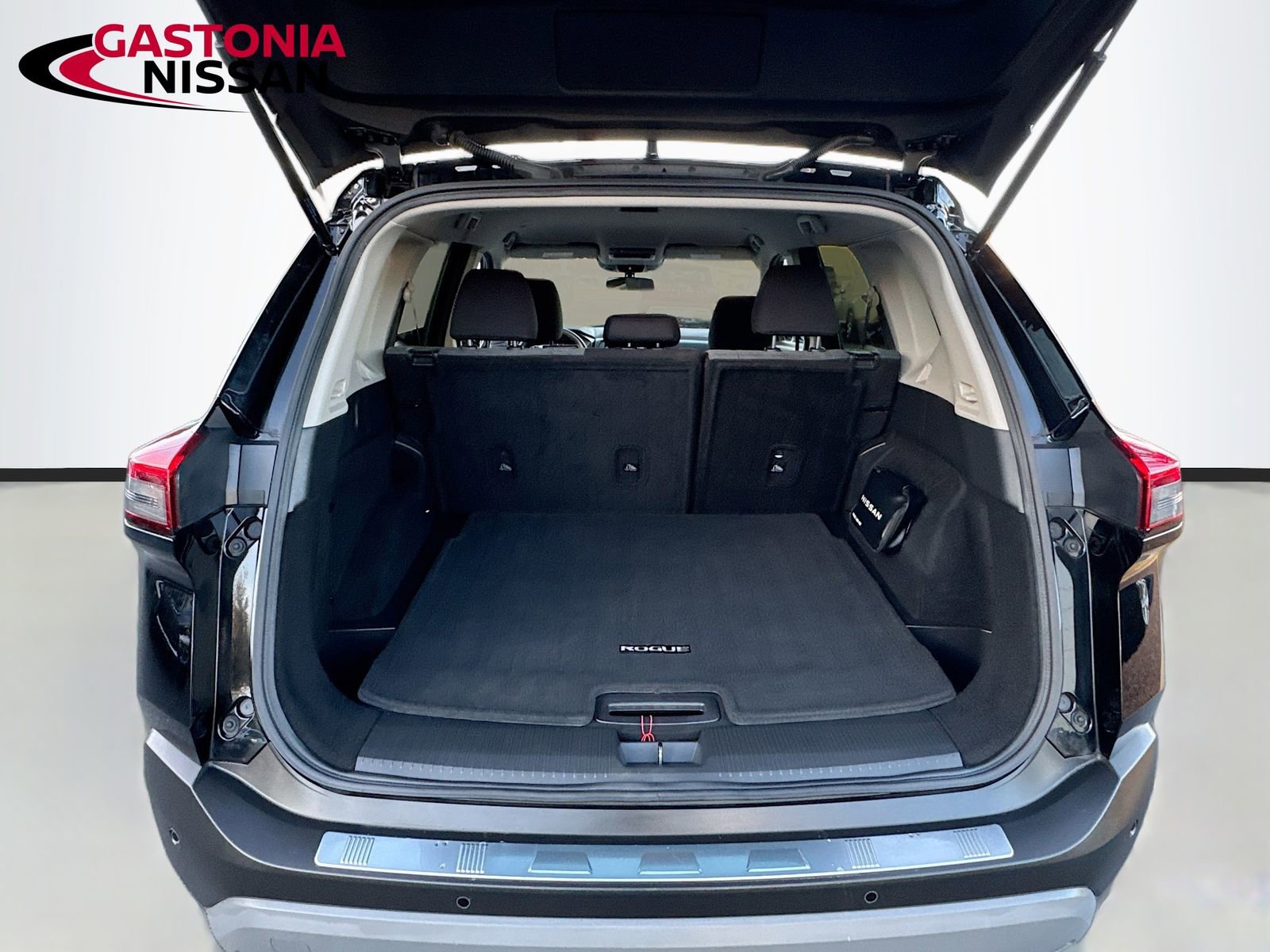 Used 2023 Nissan Rogue SV image 33