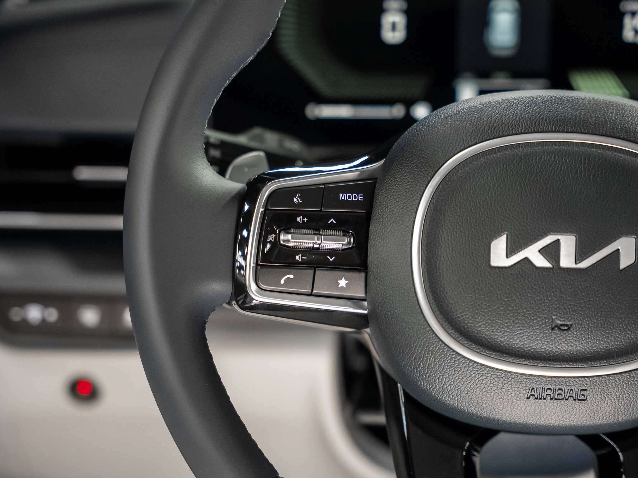 Used 2025 Kia Carnival EX image 45