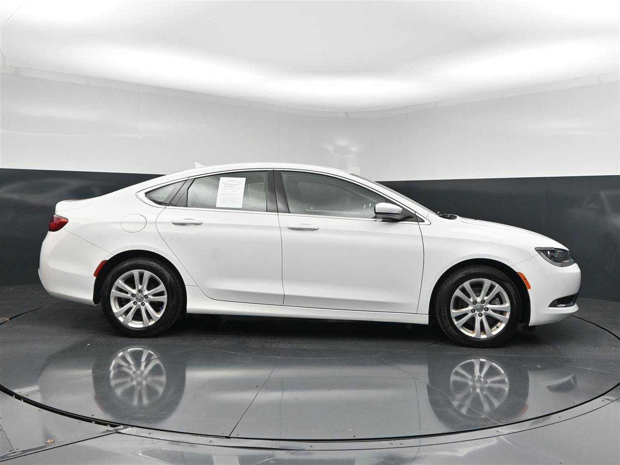 Used 2017 Chrysler 200 Limited Platinum w/ Comfort & Convenience Group FWD image 4