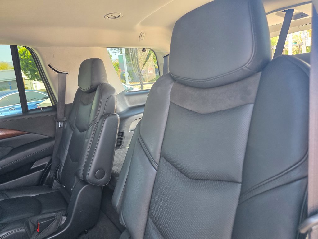 Used 2020 Cadillac Escalade Luxury RWD image 19