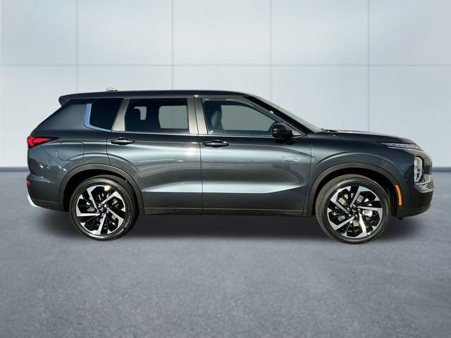 New 2025 Mitsubishi Outlander SE image 3