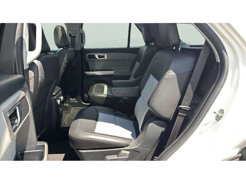 Used 2023 Ford Explorer XLT w/ Equipment Group 202A AWD/4WD image 13