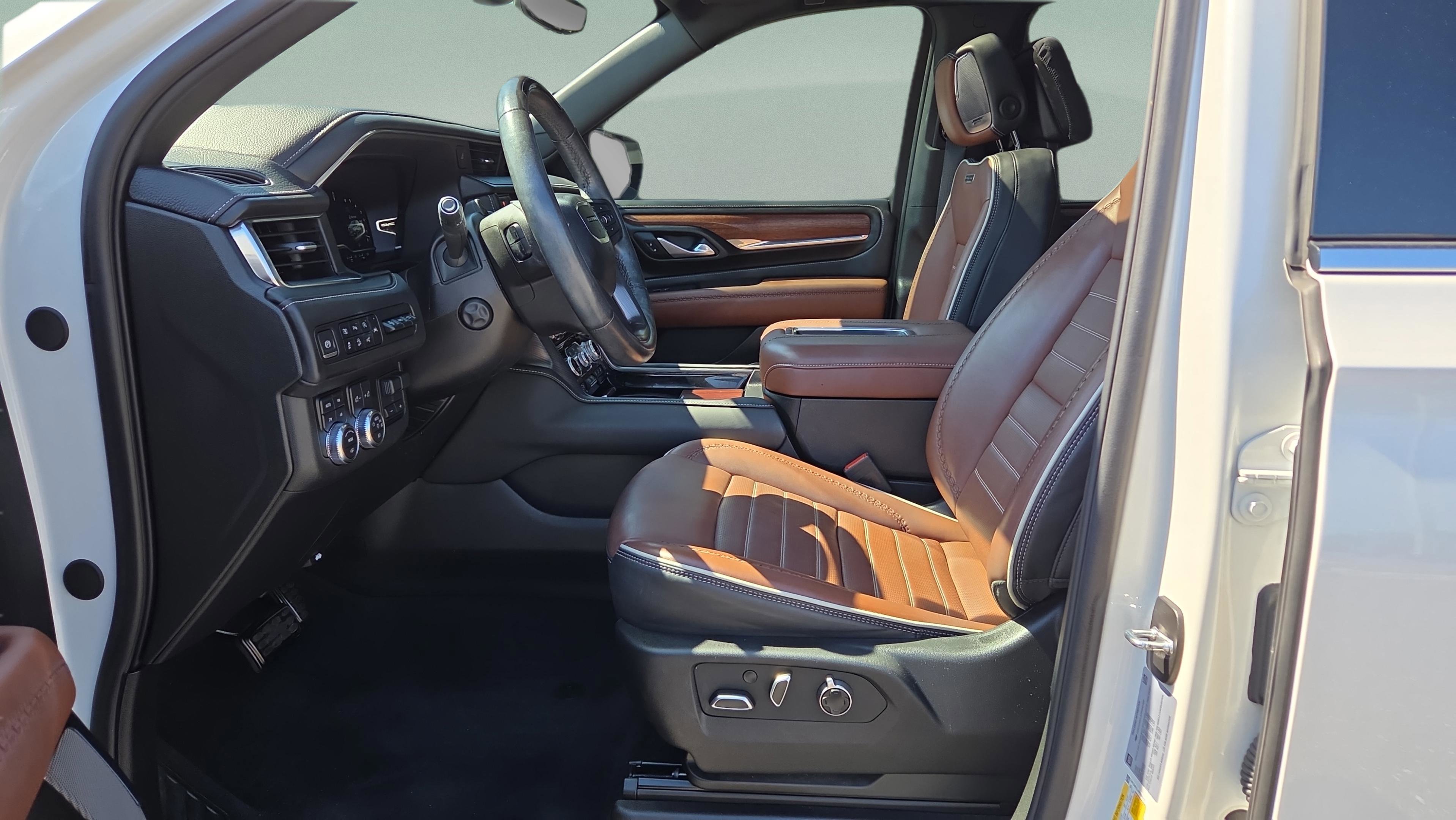 Certified 2023 GMC Yukon XL Denali Ultimate w/ LPO, Floor Liner Package AWD/4WD image 9