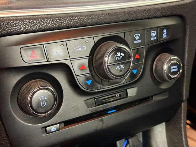 Used 2014 Dodge Charger SXT image 15