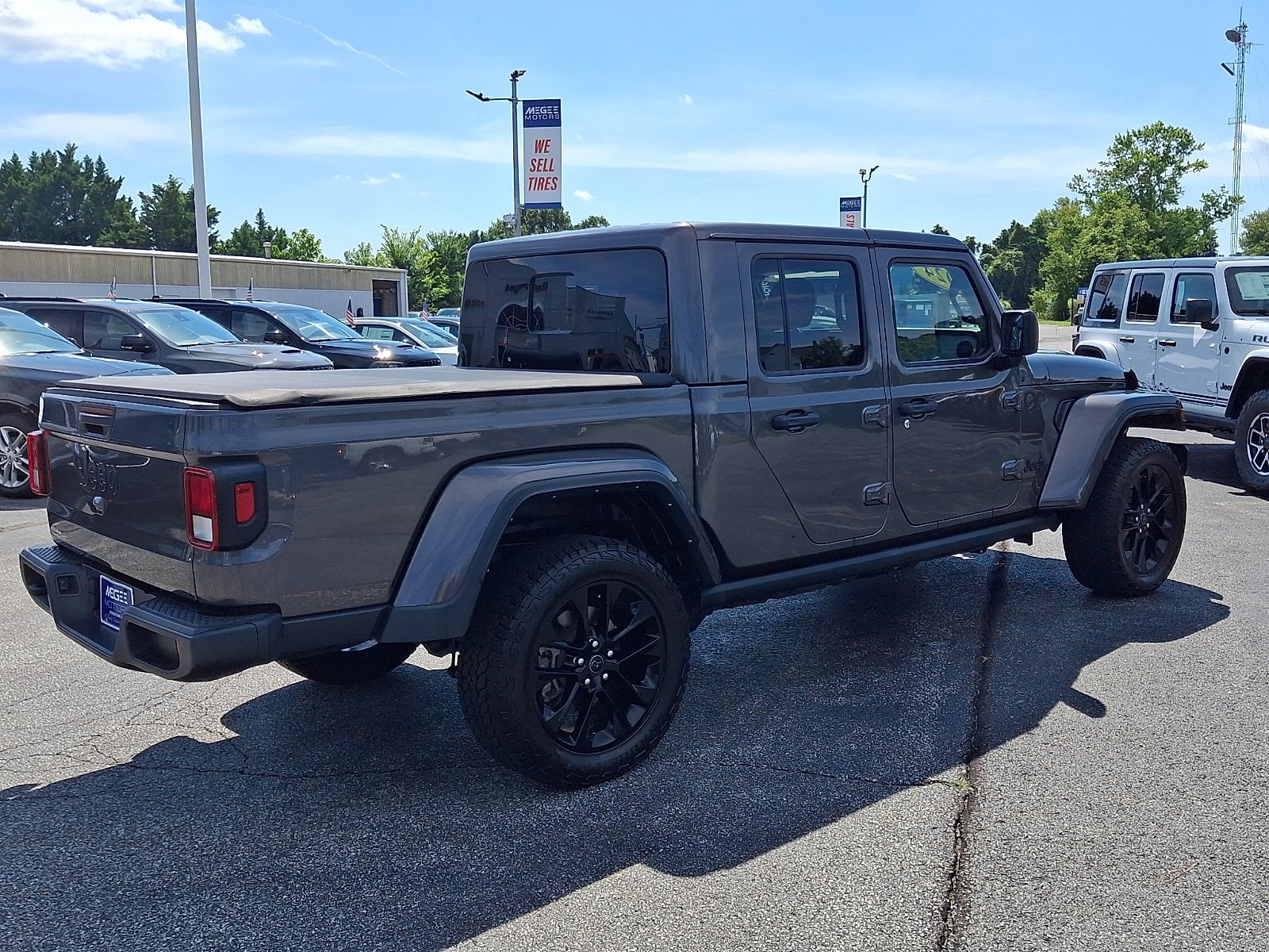 Certified 2024 Jeep Gladiator Sport AWD/4WD image 6