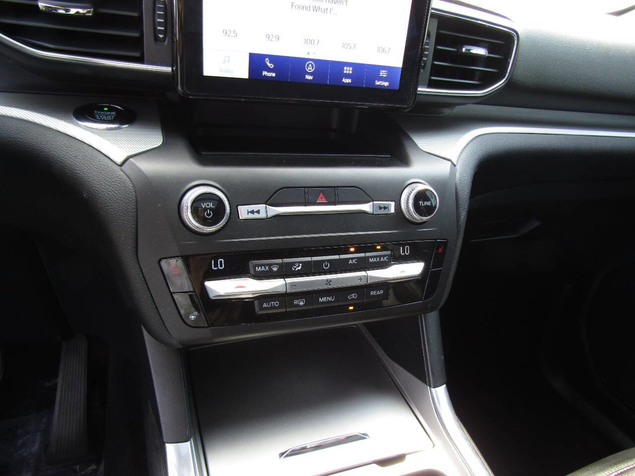 Used 2020 Ford Explorer XLT w/ Equipment Group 202A AWD/4WD image 18