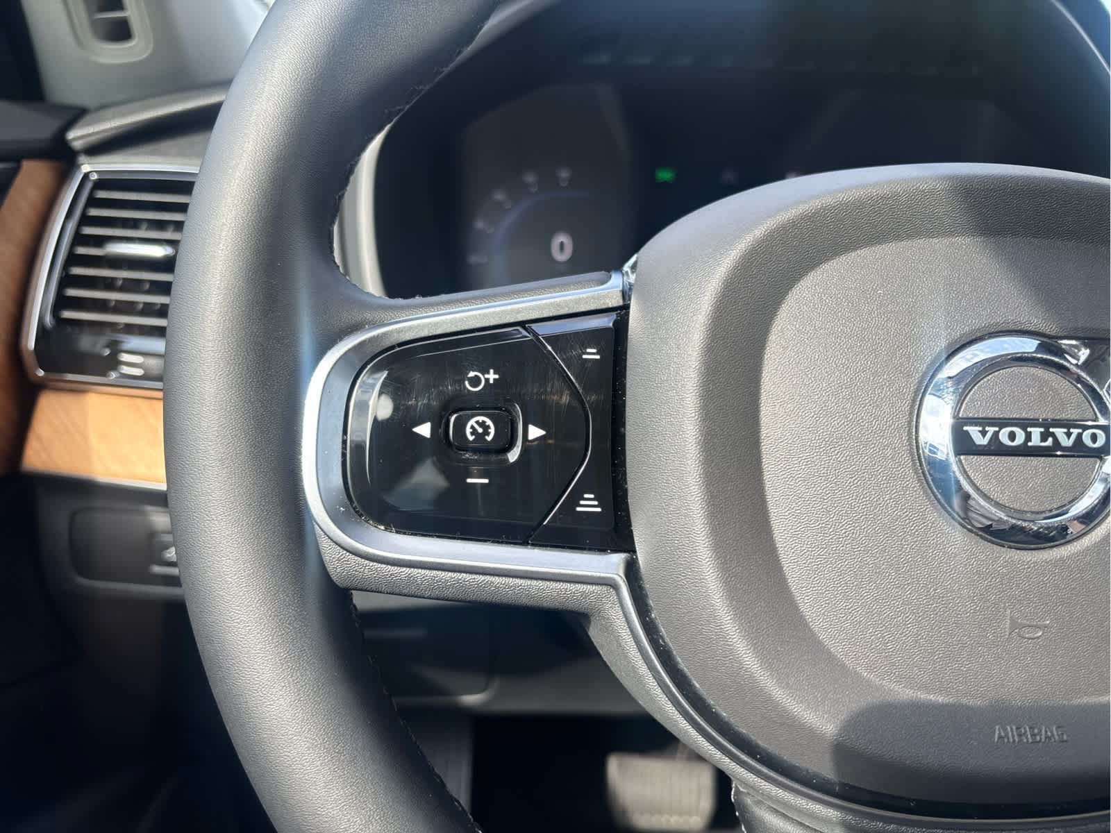 Used 2023 Volvo XC90 B6 Plus w/ Protection Package Premier AWD/4WD image 17