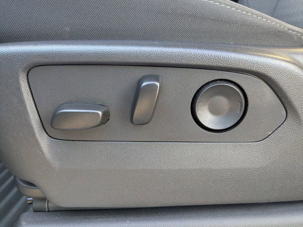 Used 2025 Chevrolet Silverado 2500 LT w/ Convenience Package image 21