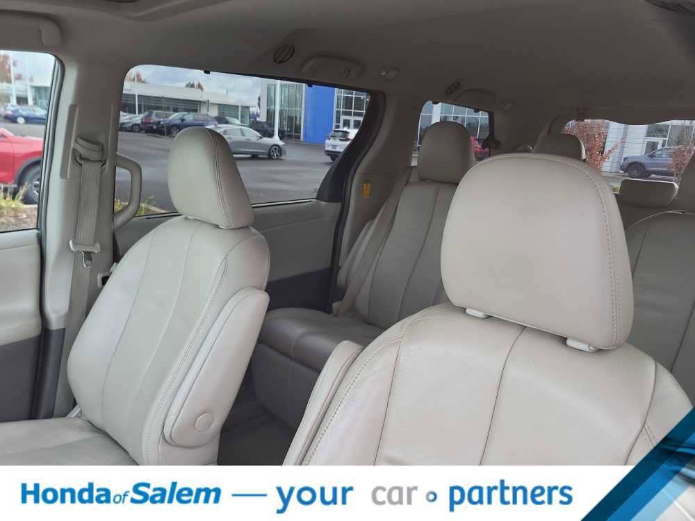 Used 2014 Toyota Sienna XLE image 11