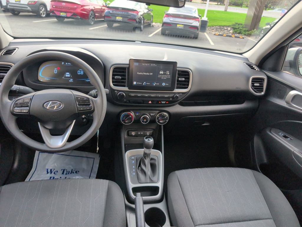 Certified 2025 Hyundai Venue SE image 13