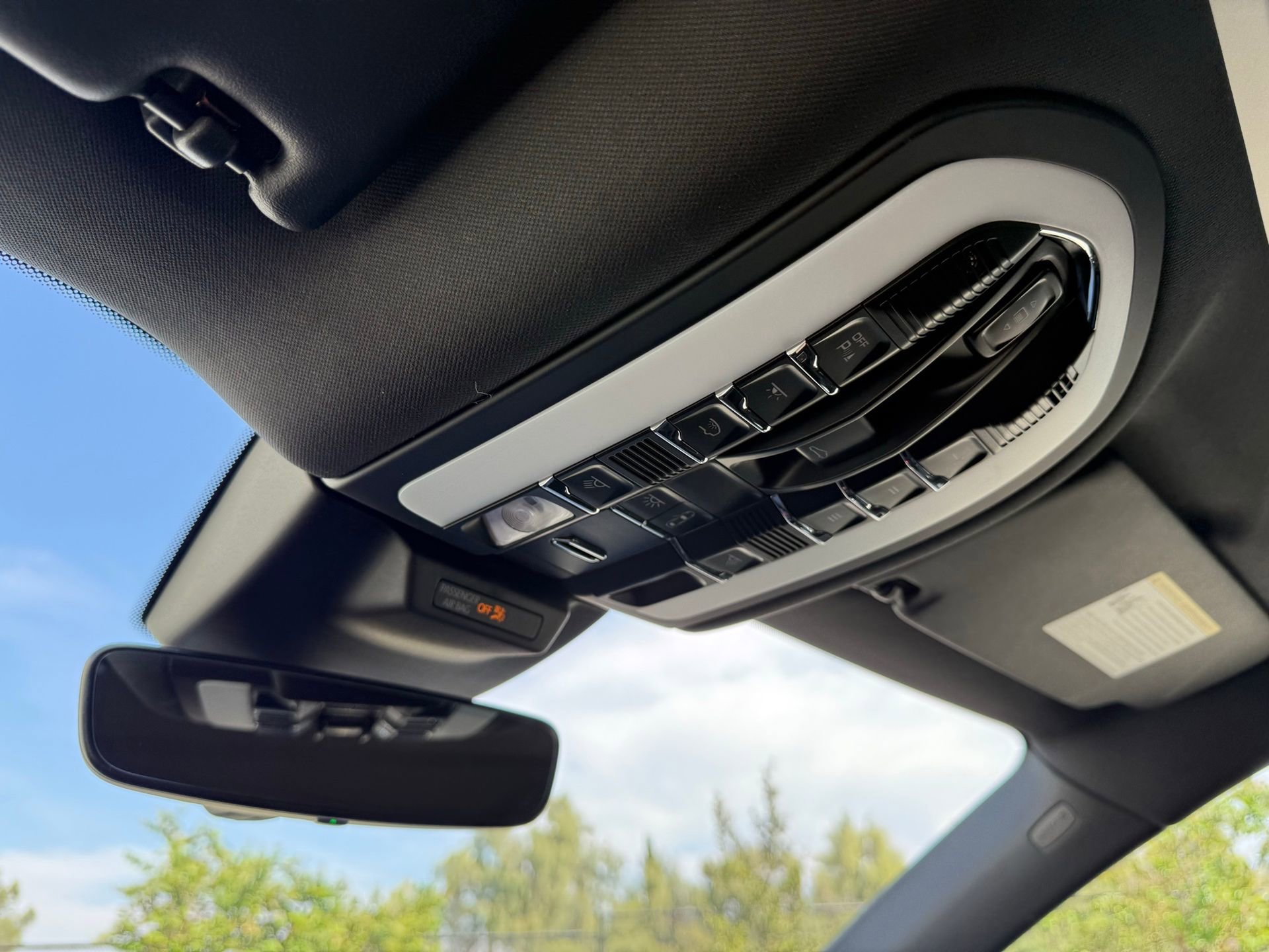 Certified 2025 Porsche Macan GTS image 17