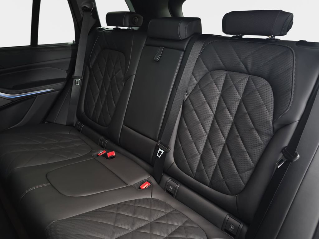 New 2026 BMW X5 xDrive50e w/ Executive Package image 14