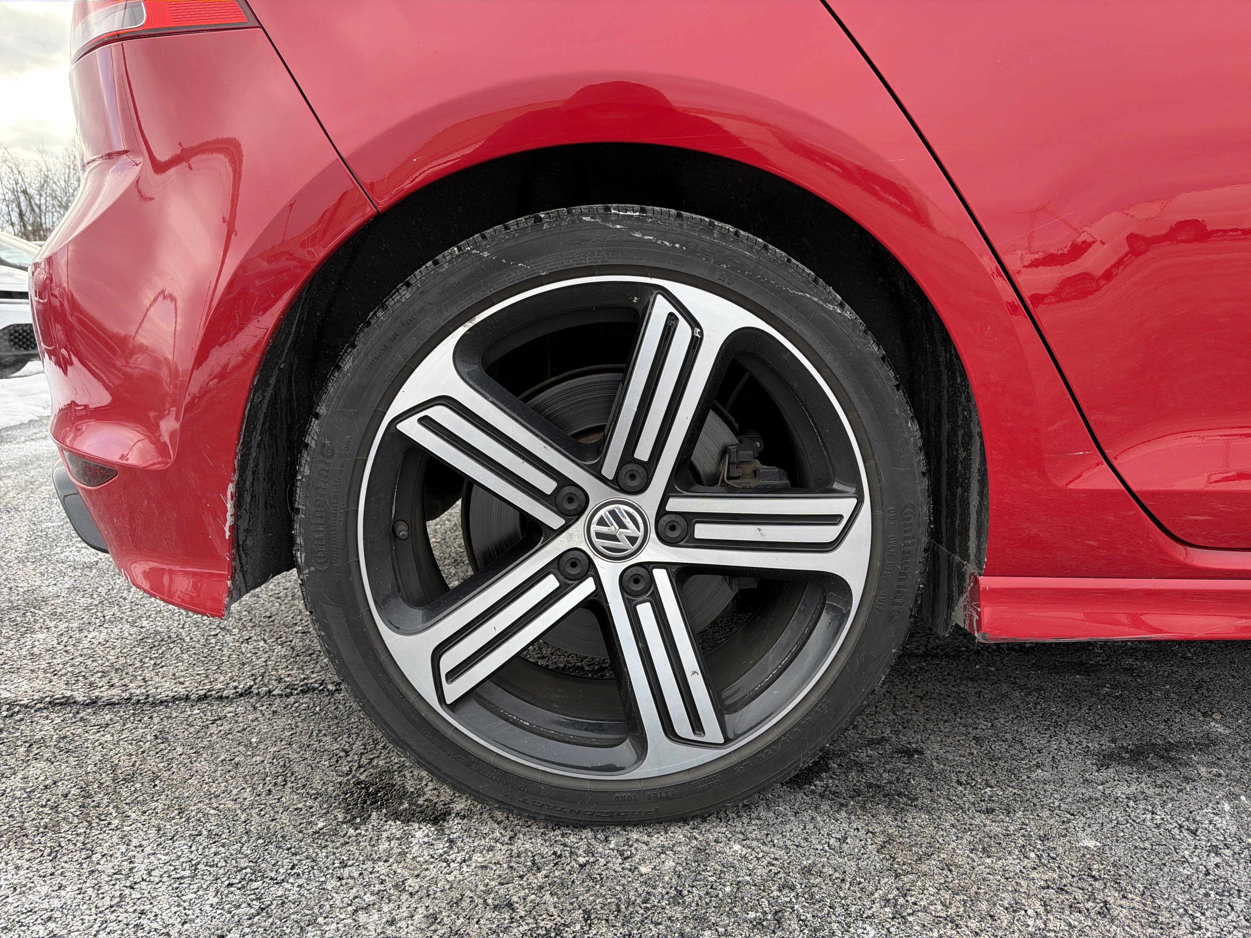 Used 2015 Volkswagen Golf R 4-Door image 33