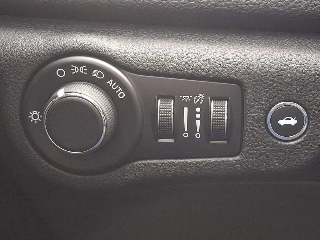 Used 2015 Chrysler 200 Limited w/ Convenience Group image 22