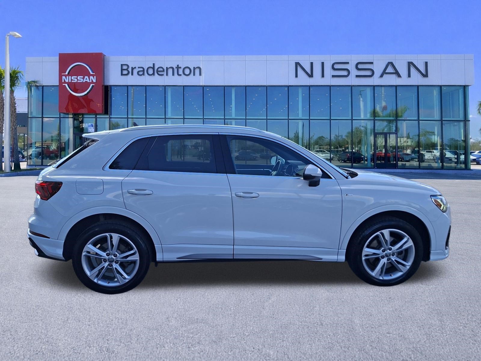 Used 2020 Audi Q3 2.0T Premium Plus w/ Premium Plus Package AWD/4WD image 4