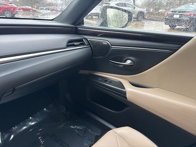 Used 2021 Lexus ES 300h w/ Accessory Package image 32