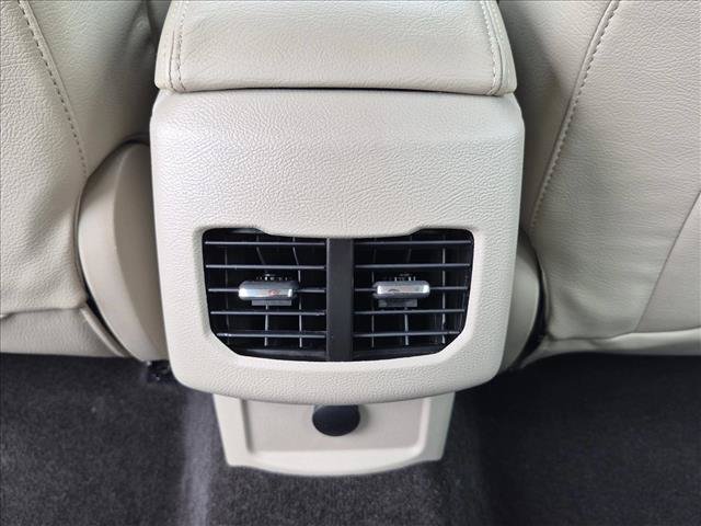 Used 2020 Ford Fusion SE FWD image 17