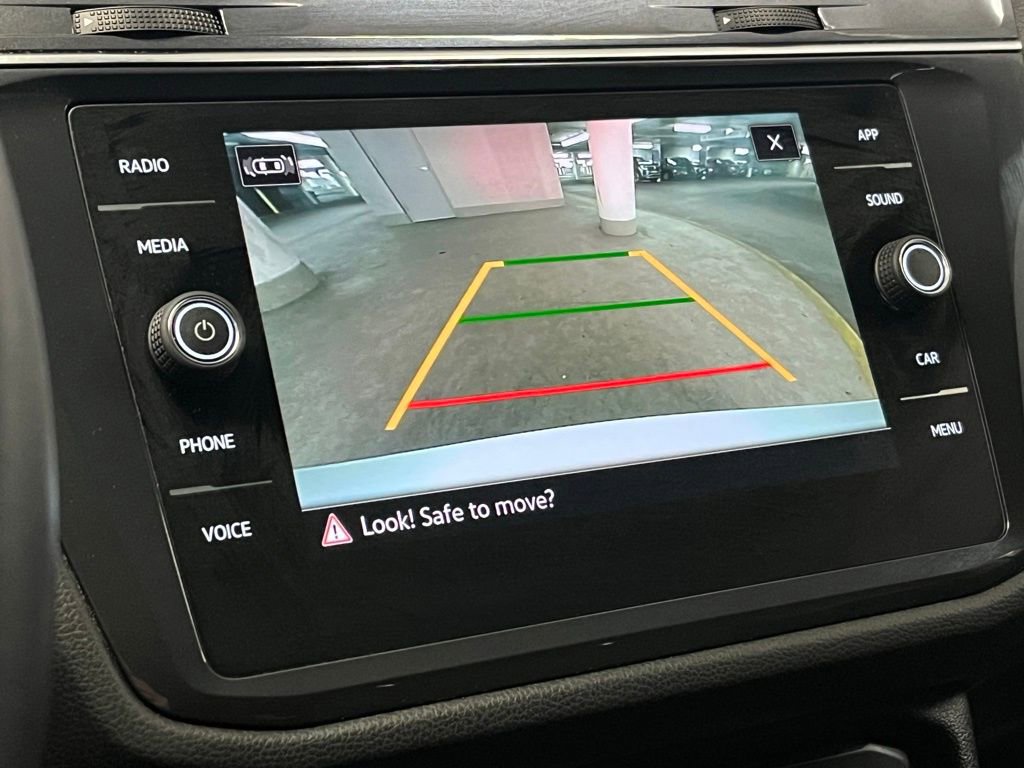 Used 2022 Volkswagen Tiguan SE w/ Panoramic Sunroof Package image 29