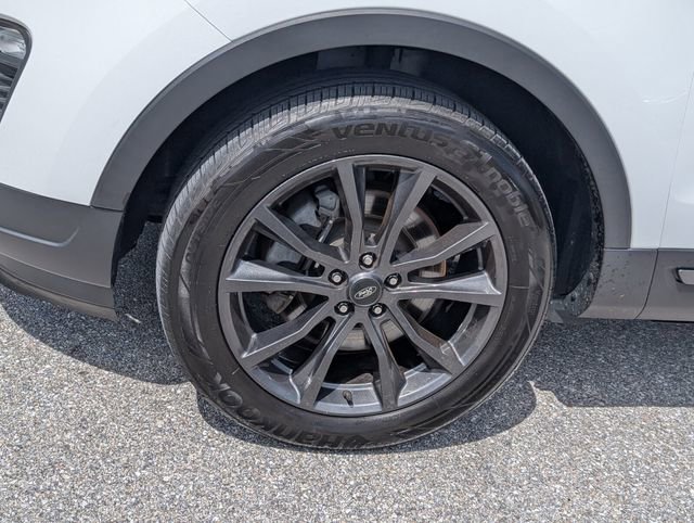 Certified 2019 Ford Explorer XLT w/ Equipment Group 202A AWD/4WD image 4