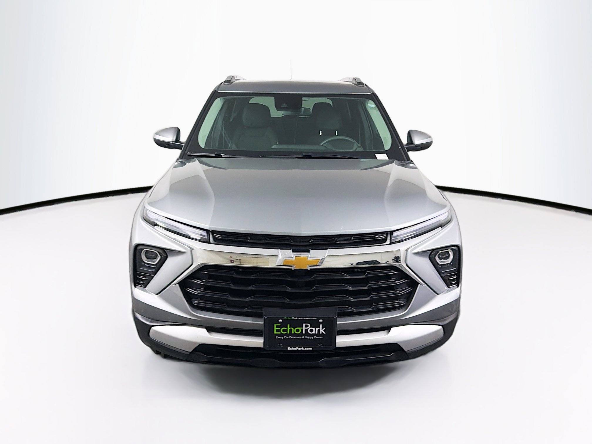 Used 2025 Chevrolet TrailBlazer LT FWD image 2