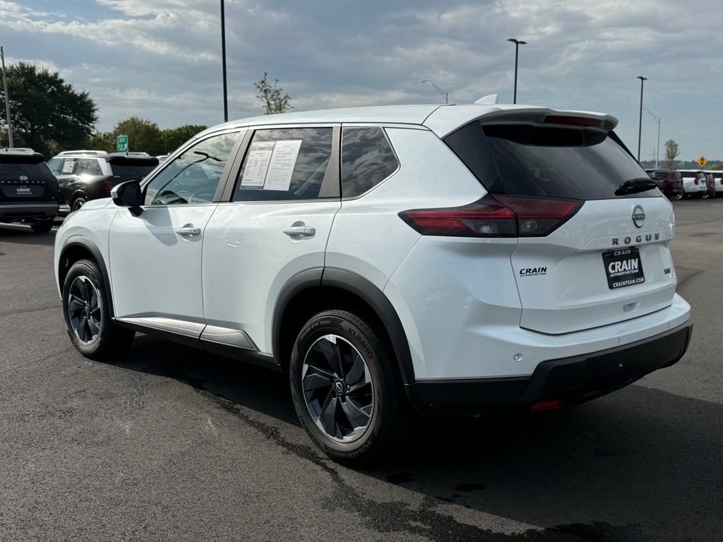Used 2024 Nissan Rogue SV FWD image 8