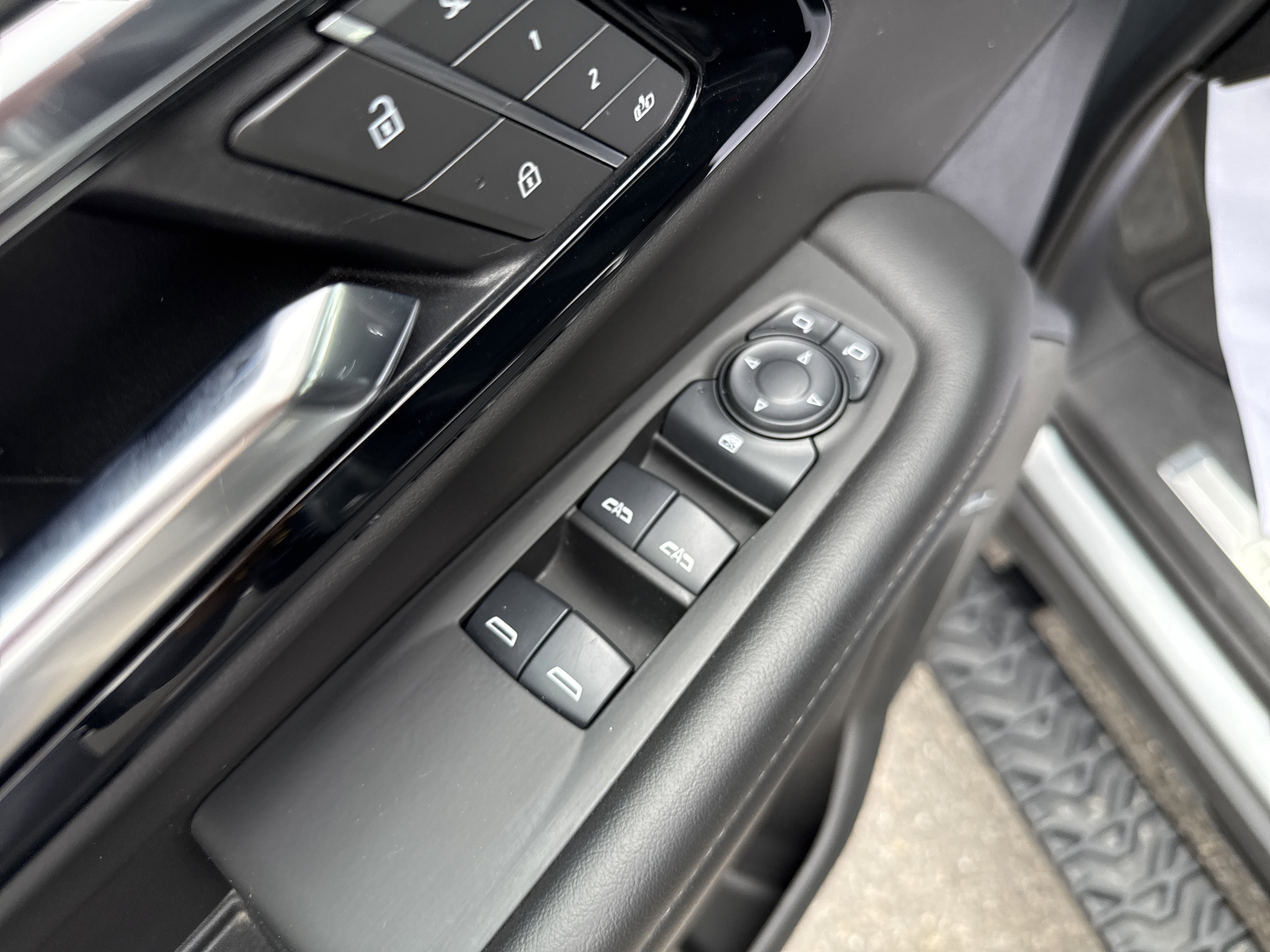 Used 2025 Chevrolet Suburban Z71 AWD/4WD image 17