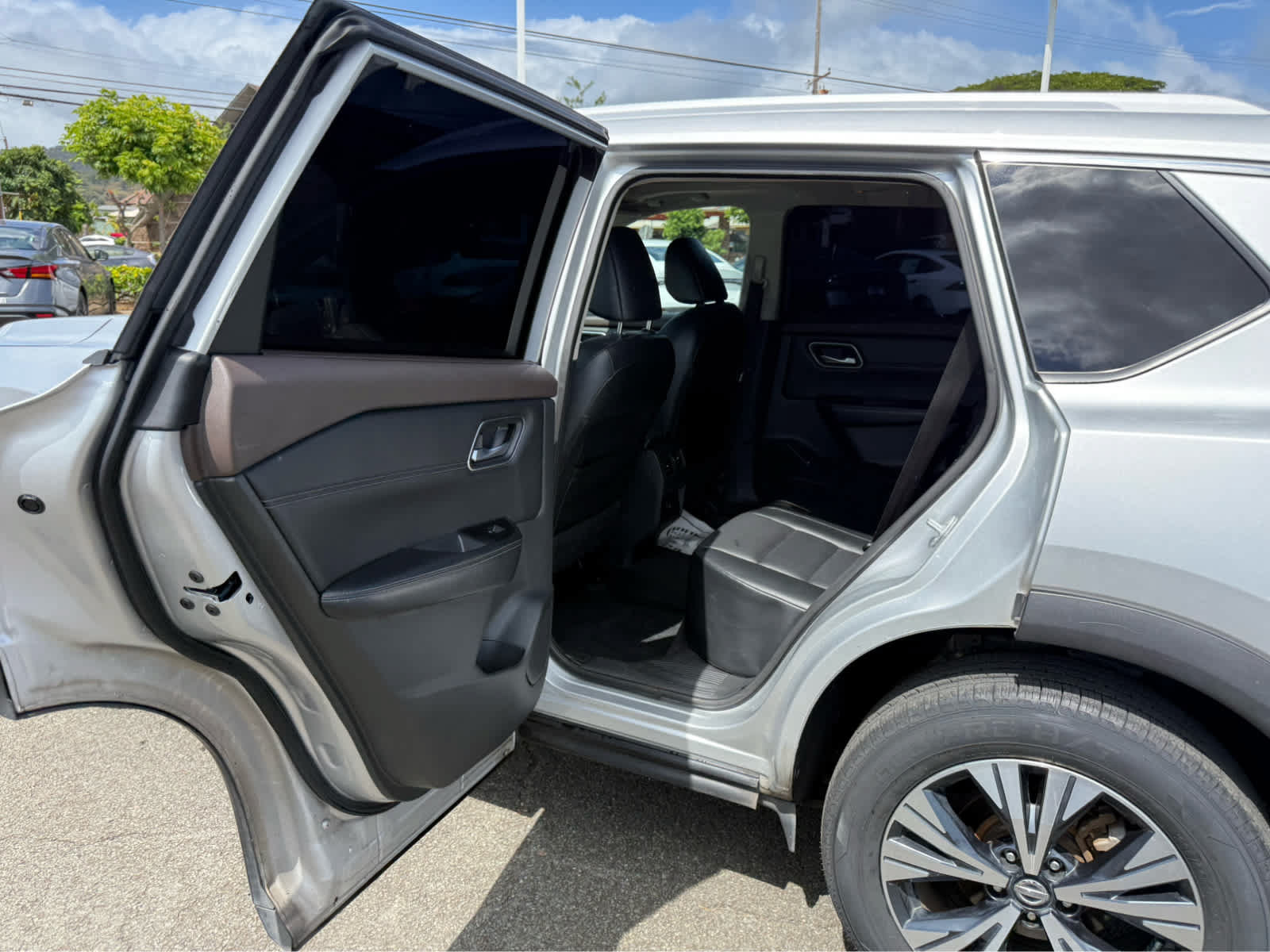 Used 2021 Nissan Rogue SV w/ Premium Package FWD image 9
