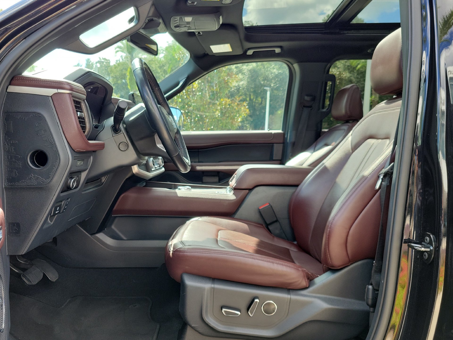 Used 2024 Ford Expedition Limited RWD image 25