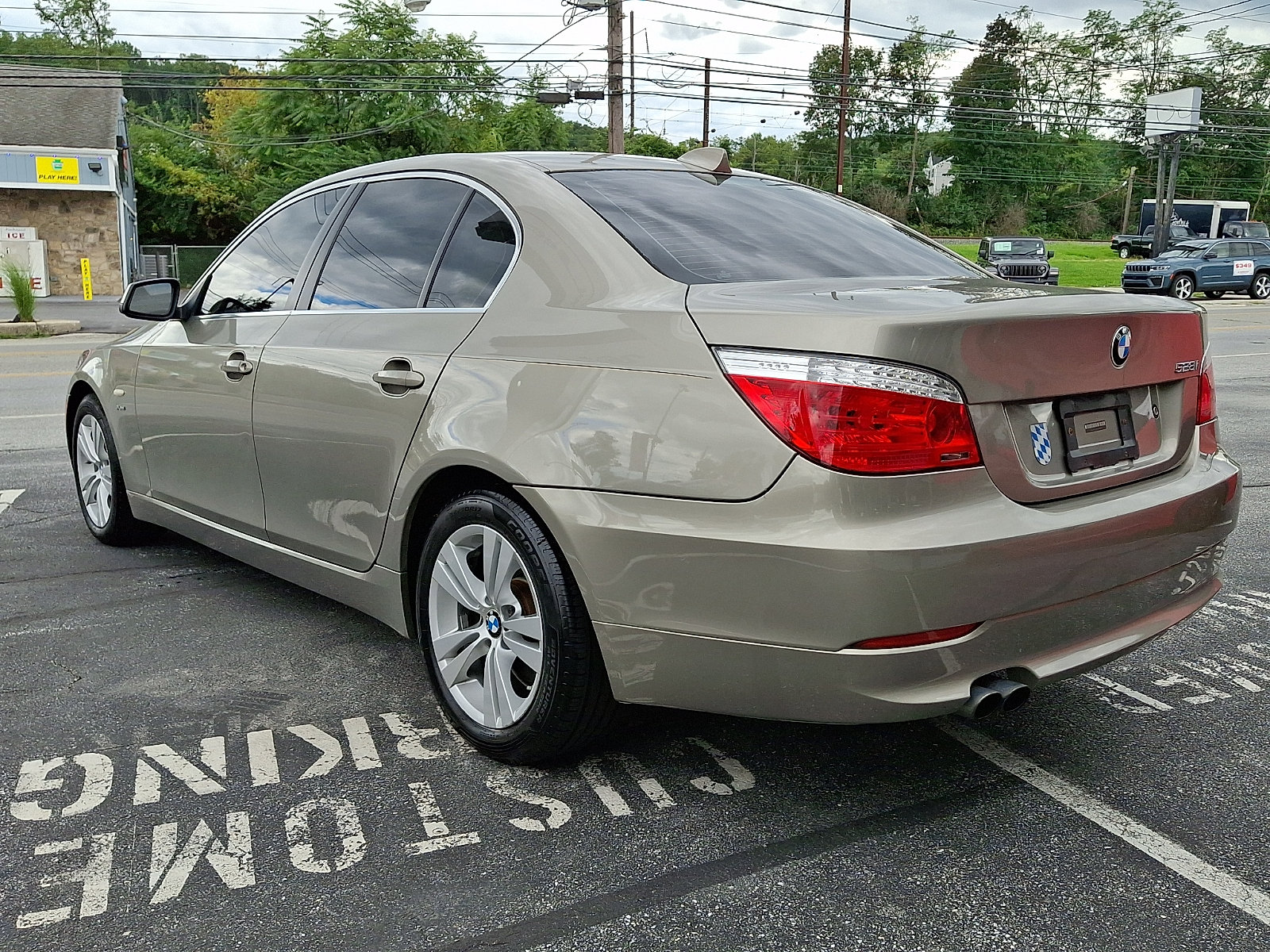 Used 2010 BMW 528i xDrive Sedan AWD/4WD image 4