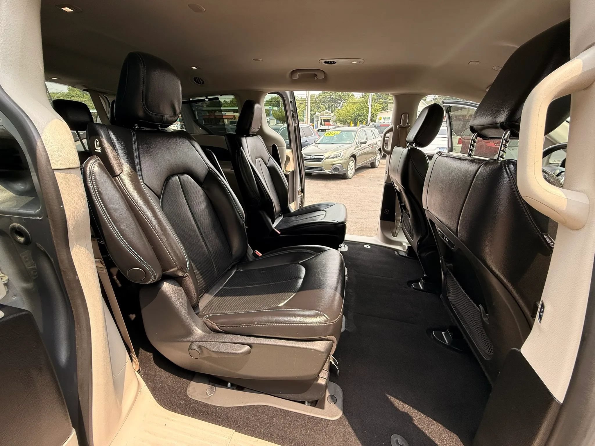 Used 2021 Chrysler Pacifica Touring-L FWD image 14