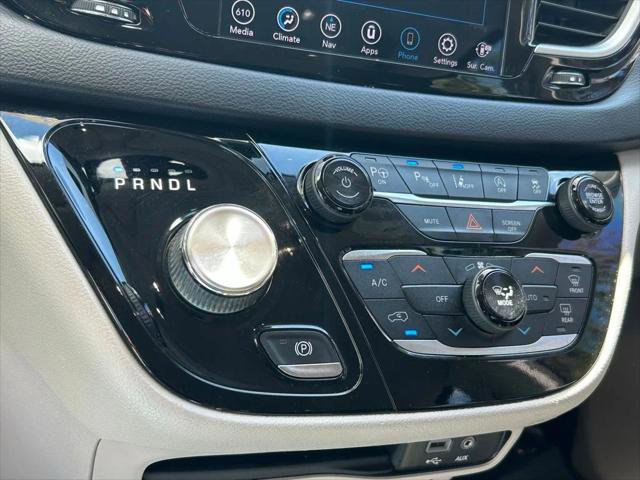 Certified 2020 Chrysler Pacifica Touring w/ Advanced Safetytec Group FWD image 23