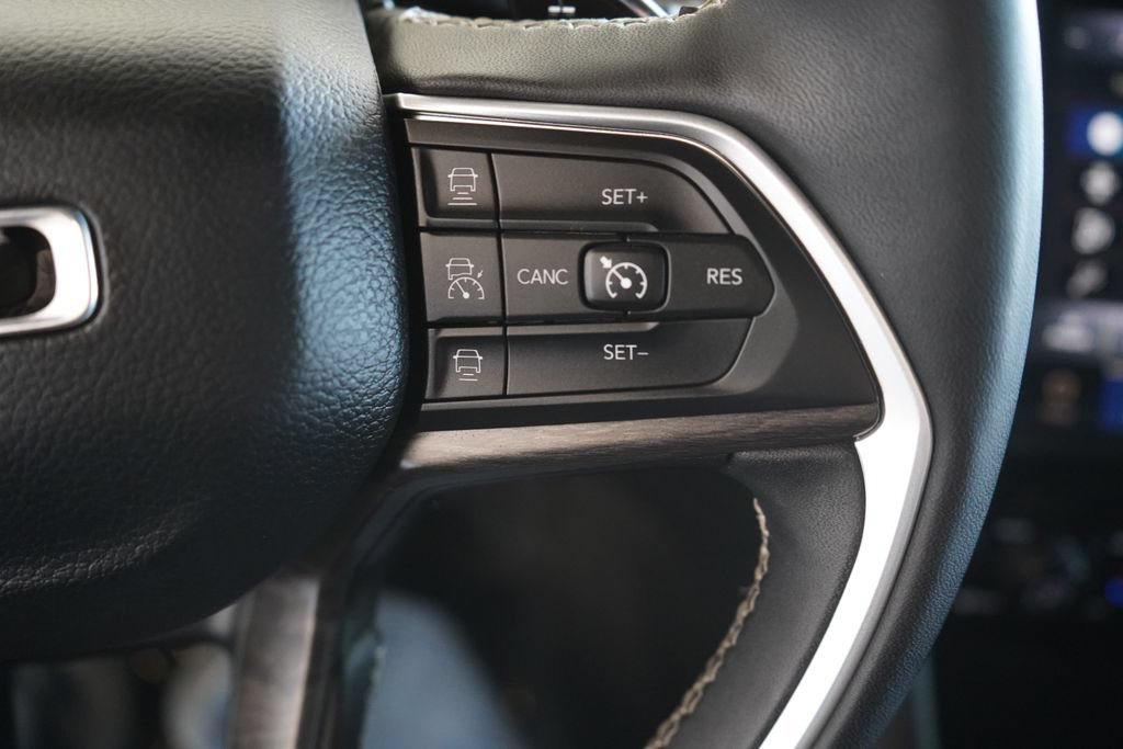 Used 2024 Jeep Grand Cherokee L Limited AWD/4WD image 32