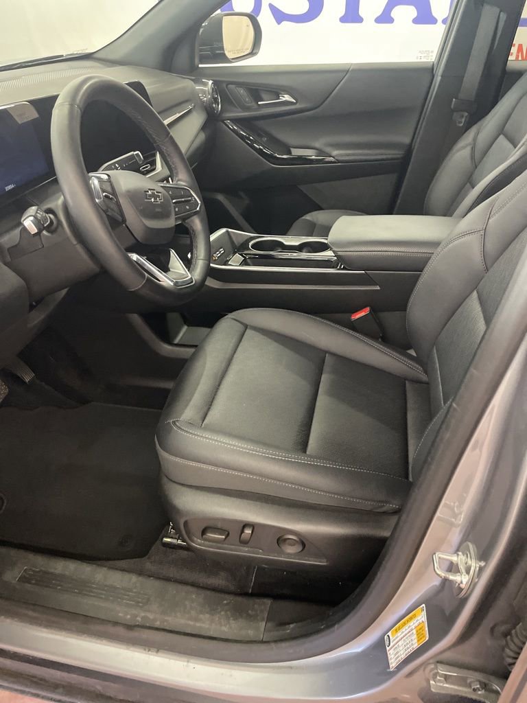 Used 2025 Chevrolet Equinox LT w/ Convenience Package II image 8