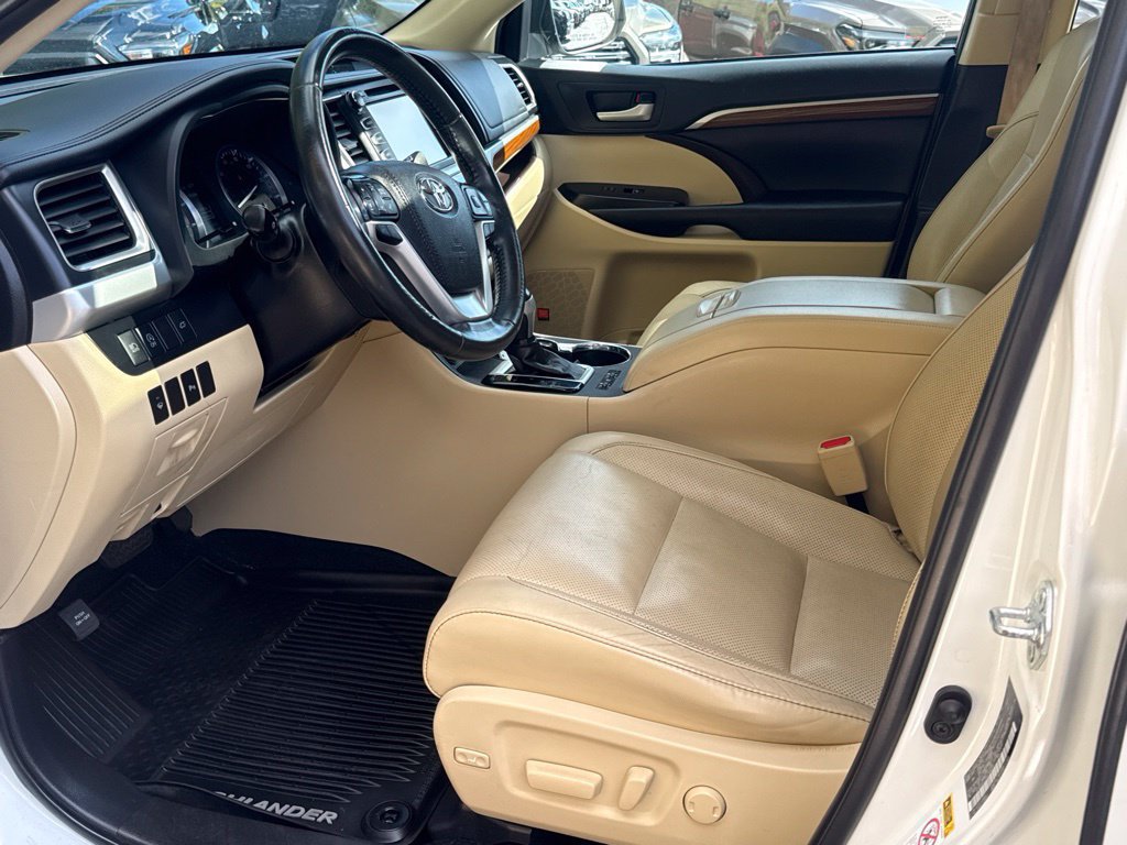 Certified 2019 Toyota Highlander Limited AWD/4WD image 15