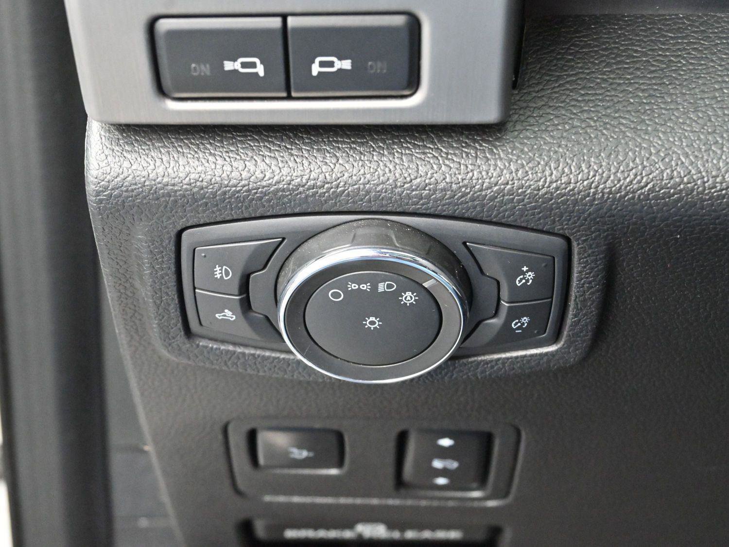 Used 2021 Ford F350 Platinum w/ Tremor Off-Road Package image 32