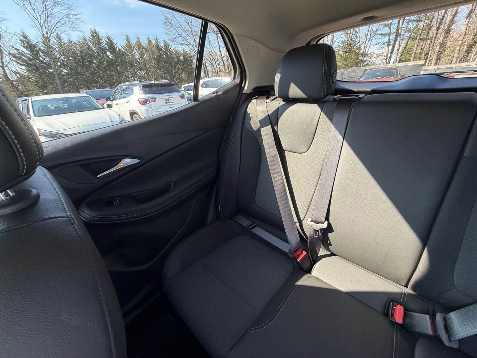 Used 2025 Buick Encore GX Preferred image 38